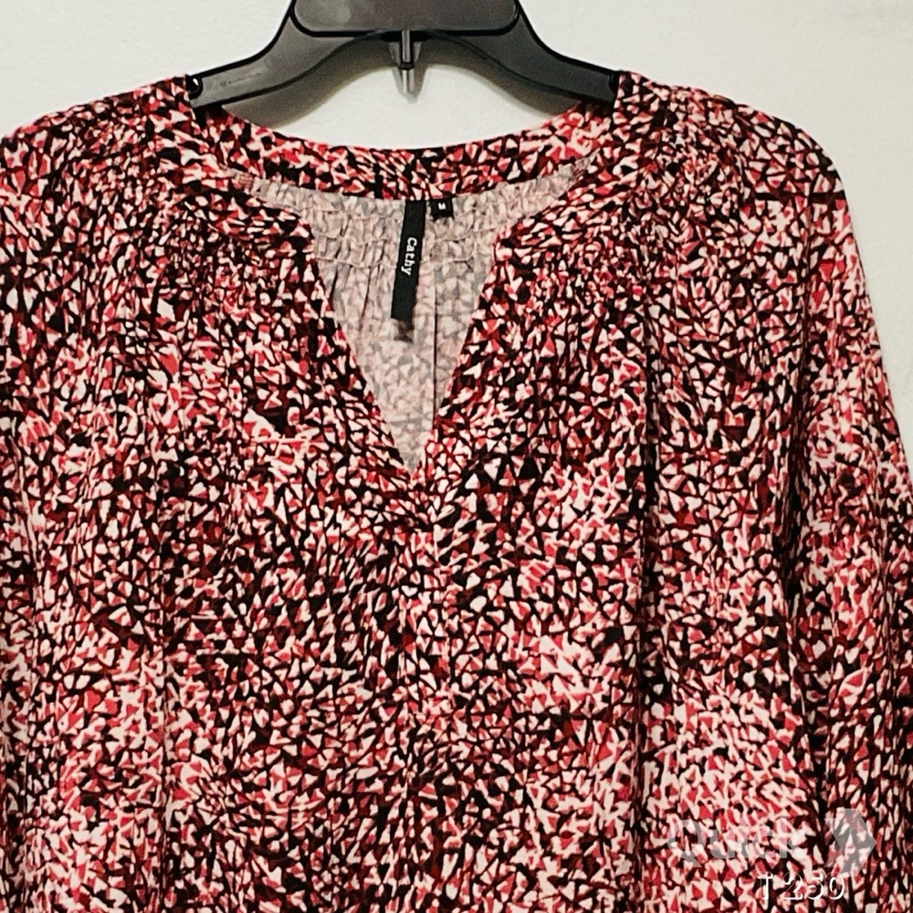 M - New Cathy Y Neckline 3/4 Sleeve Top - Picture 5 of 10